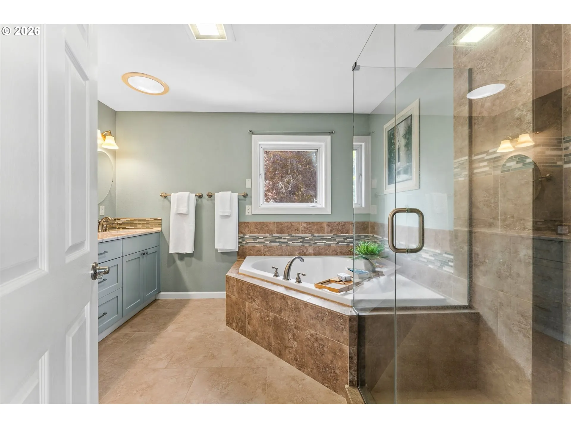 Bathroom, Attached-Garden Tub