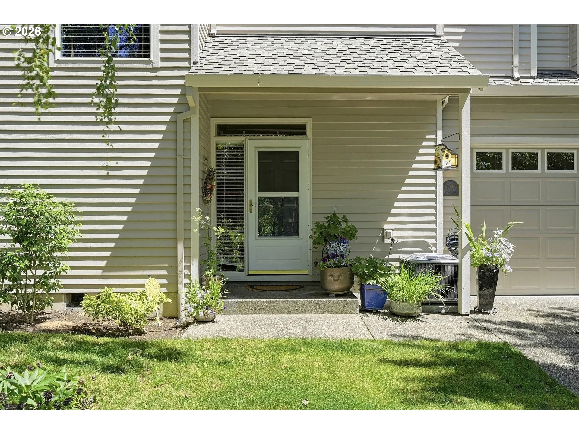 Exterior-Main