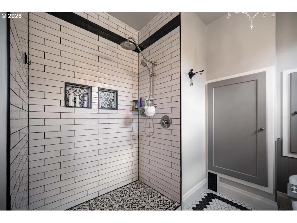 Bathroom-Walk in Shower