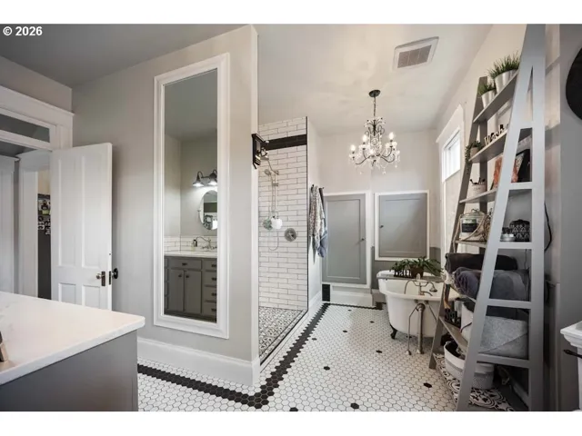 Bathroom-Walk in Shower