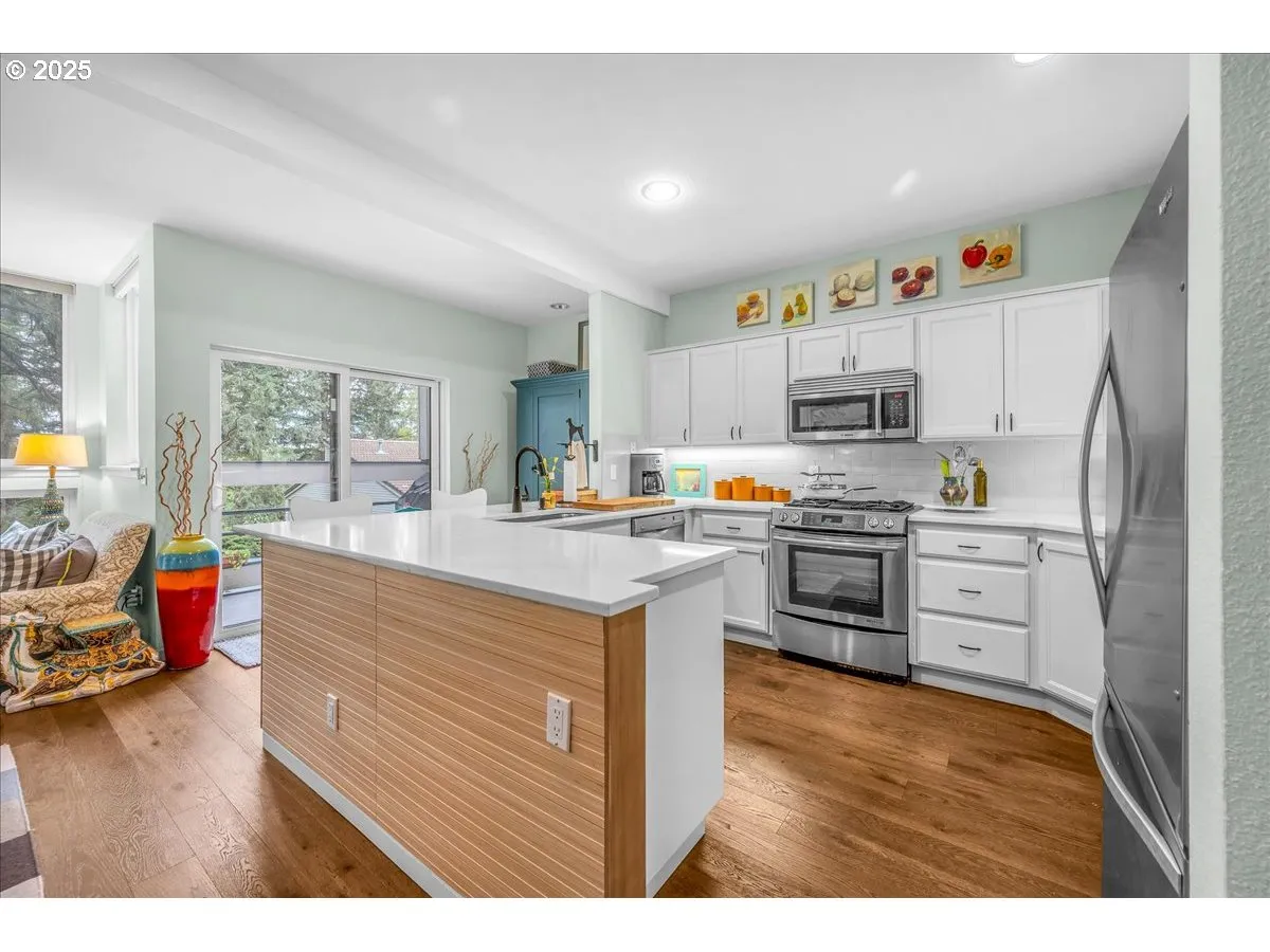 Kitchen-Breakfast Bar
