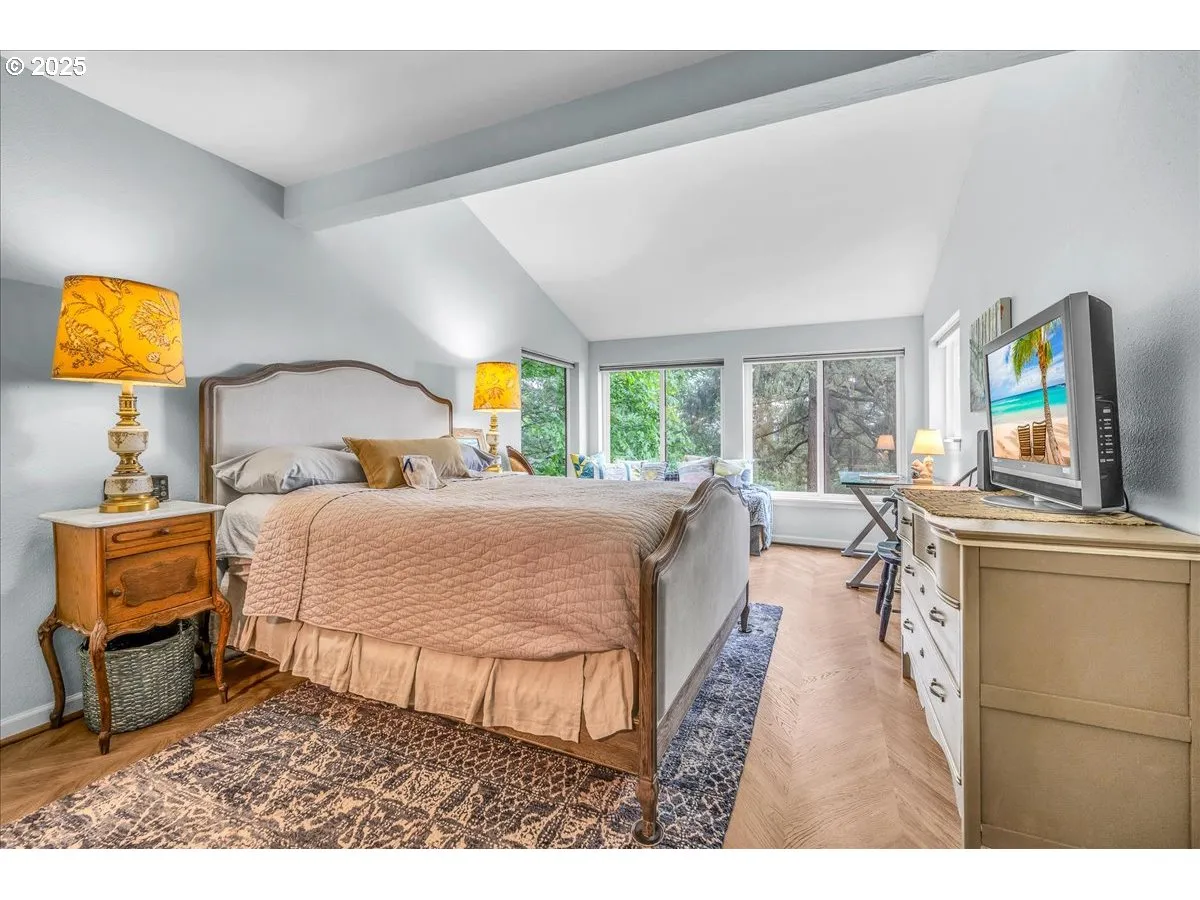 Bedroom, Primary-Vaulted Ceilings