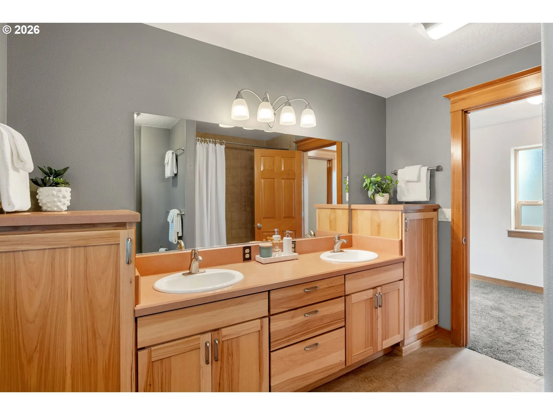 Bathroom, Attached-Upper
