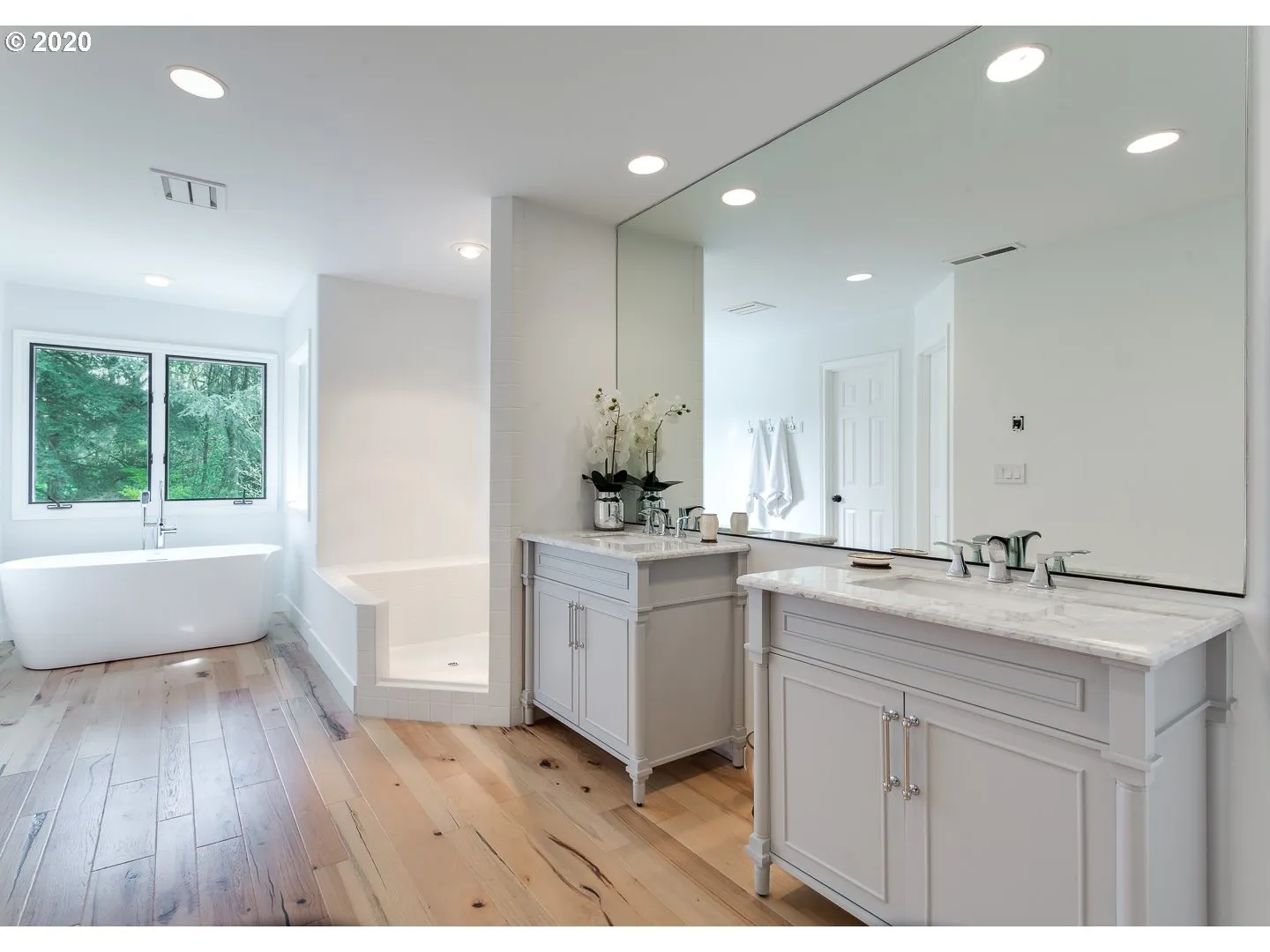 Bathroom, Attached-Garden Tub