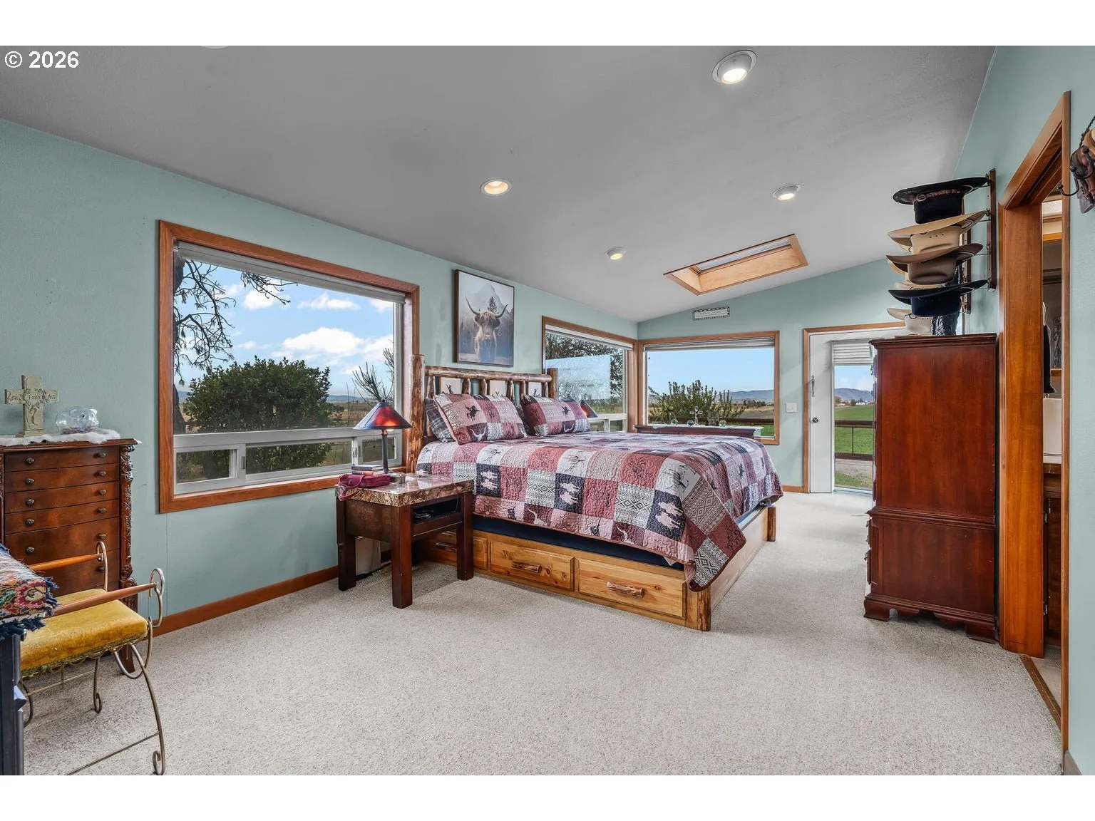 Bedroom, Primary-Vaulted Ceilings