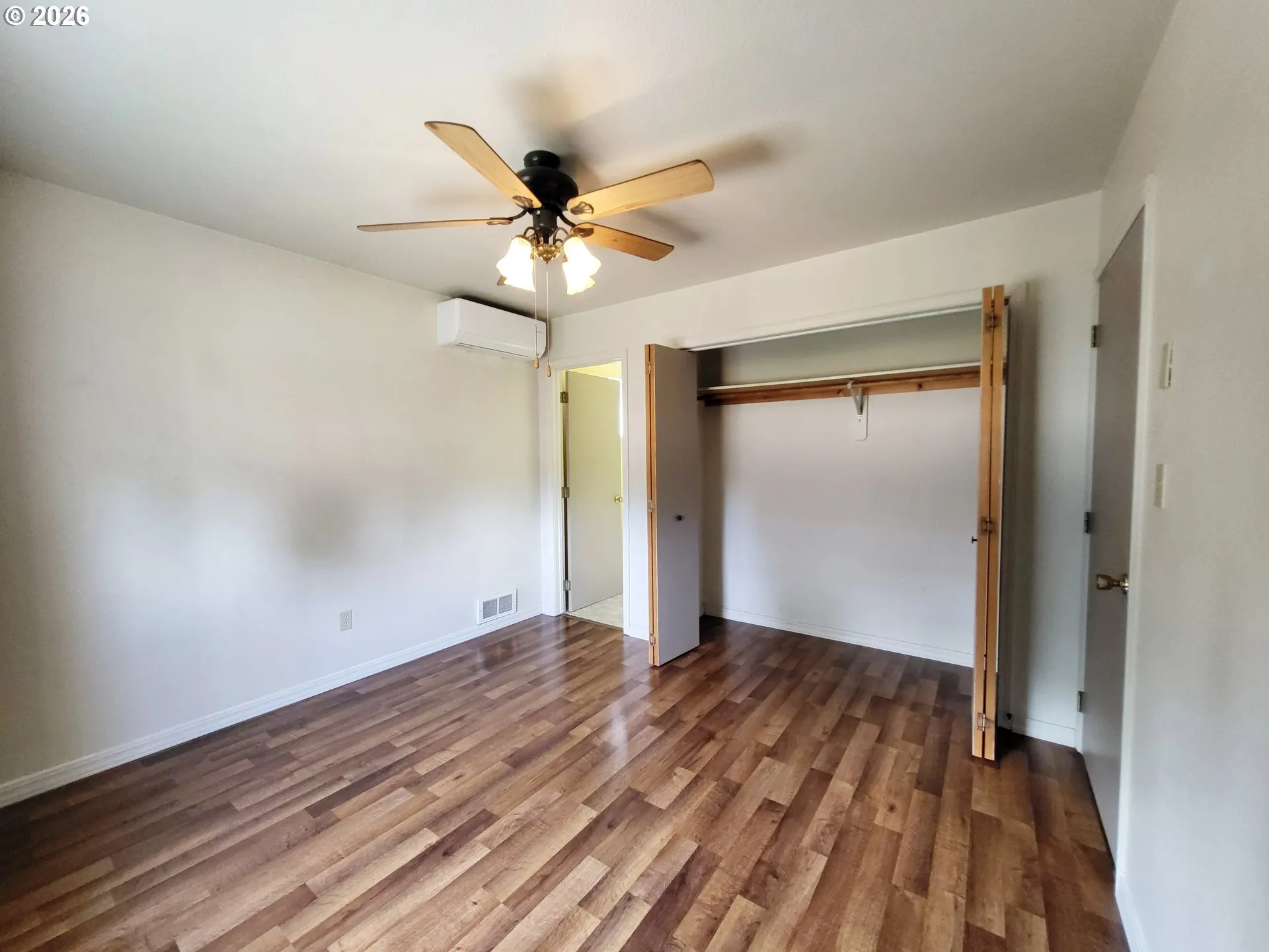 Bedroom, Primary