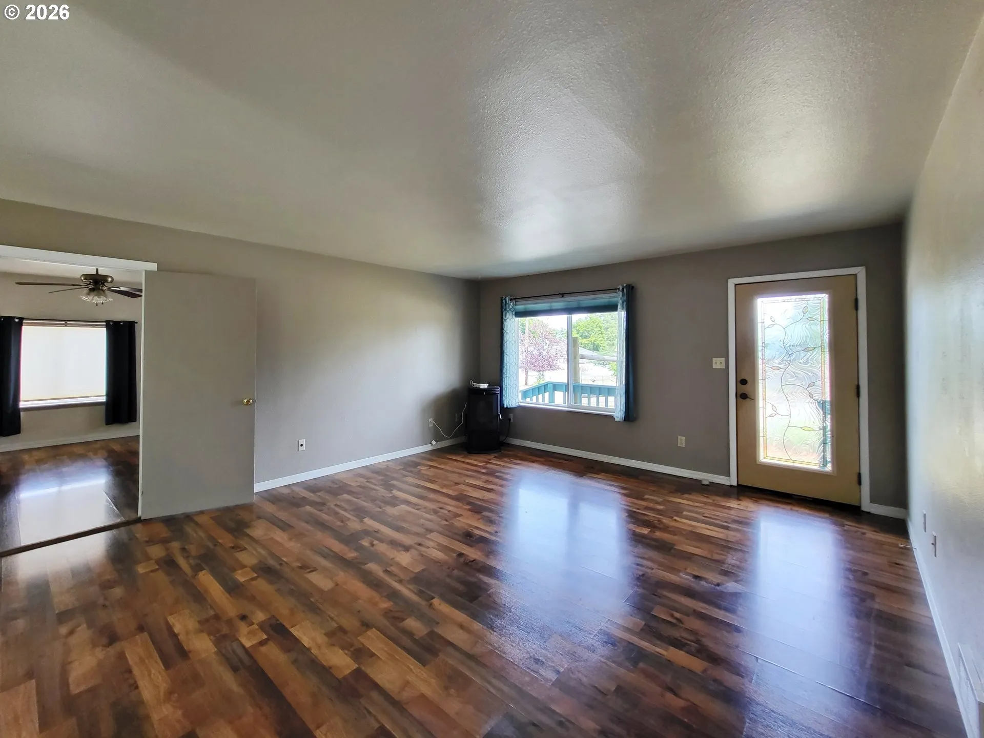 Living Room/Entrance