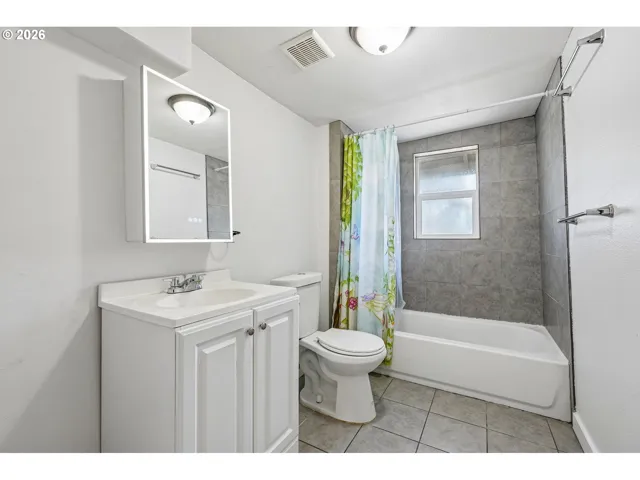 Bathroom-Upper