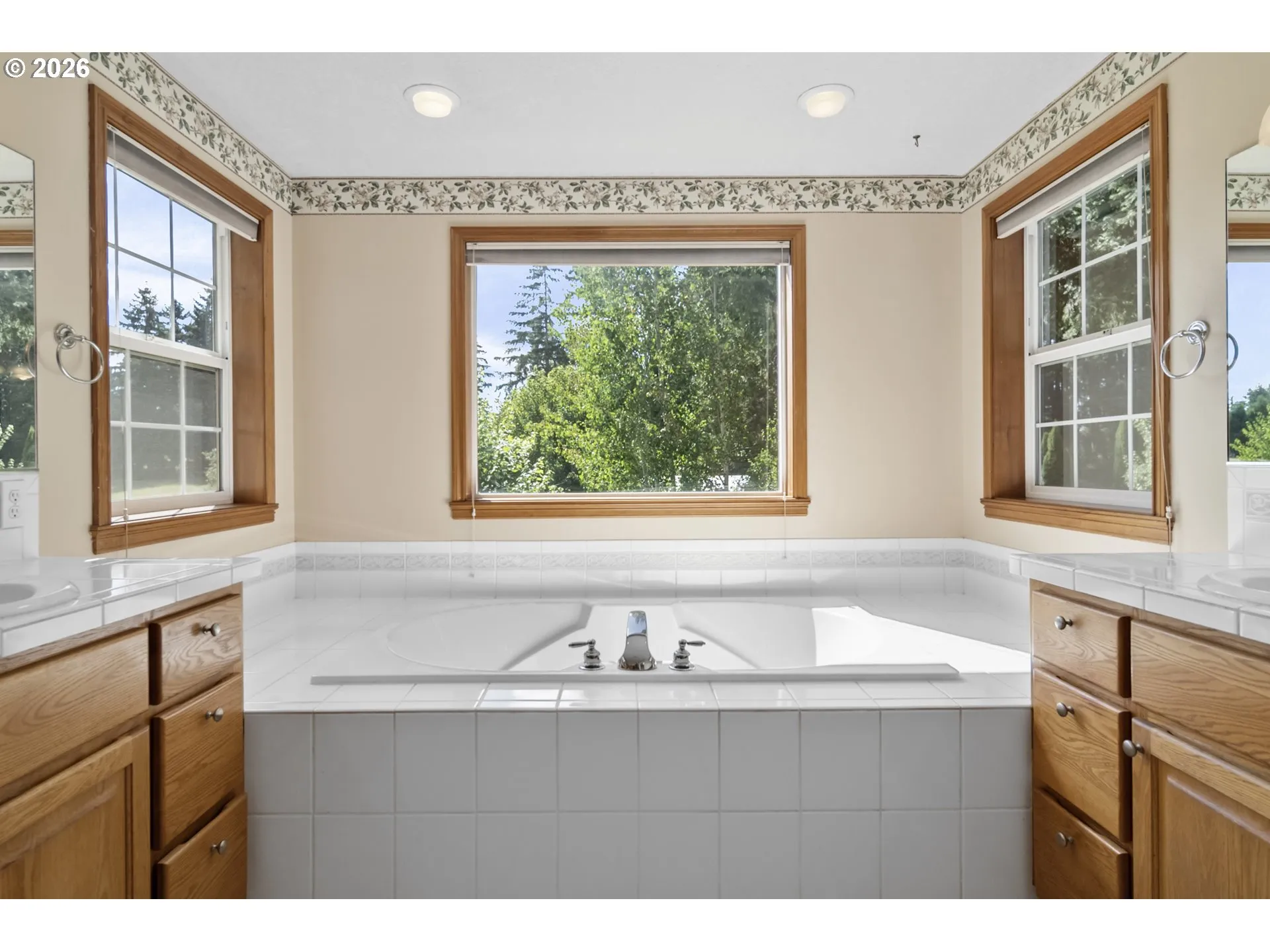 Bathroom, Attached-Garden Tub