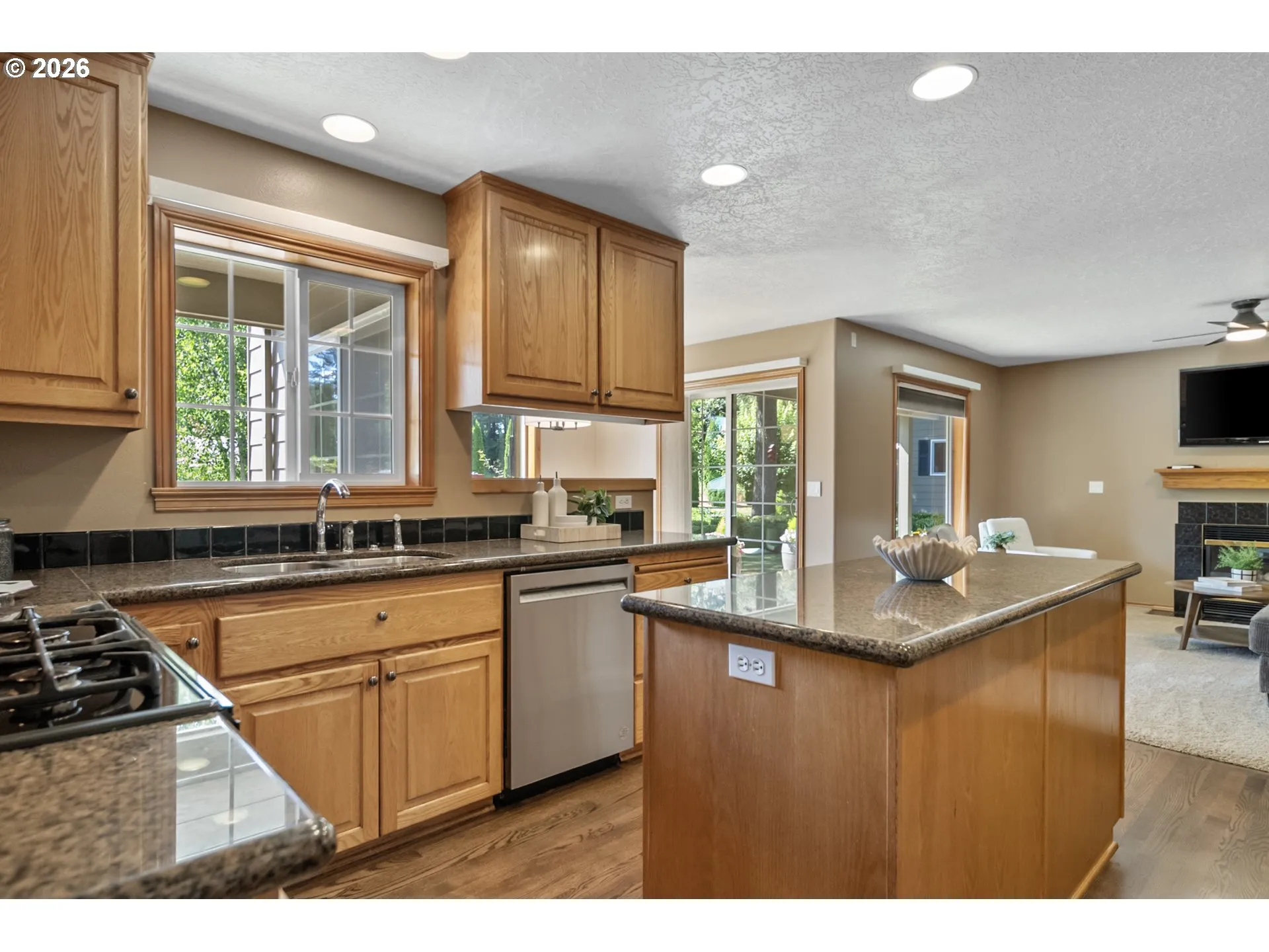 Kitchen/Family Room-Island