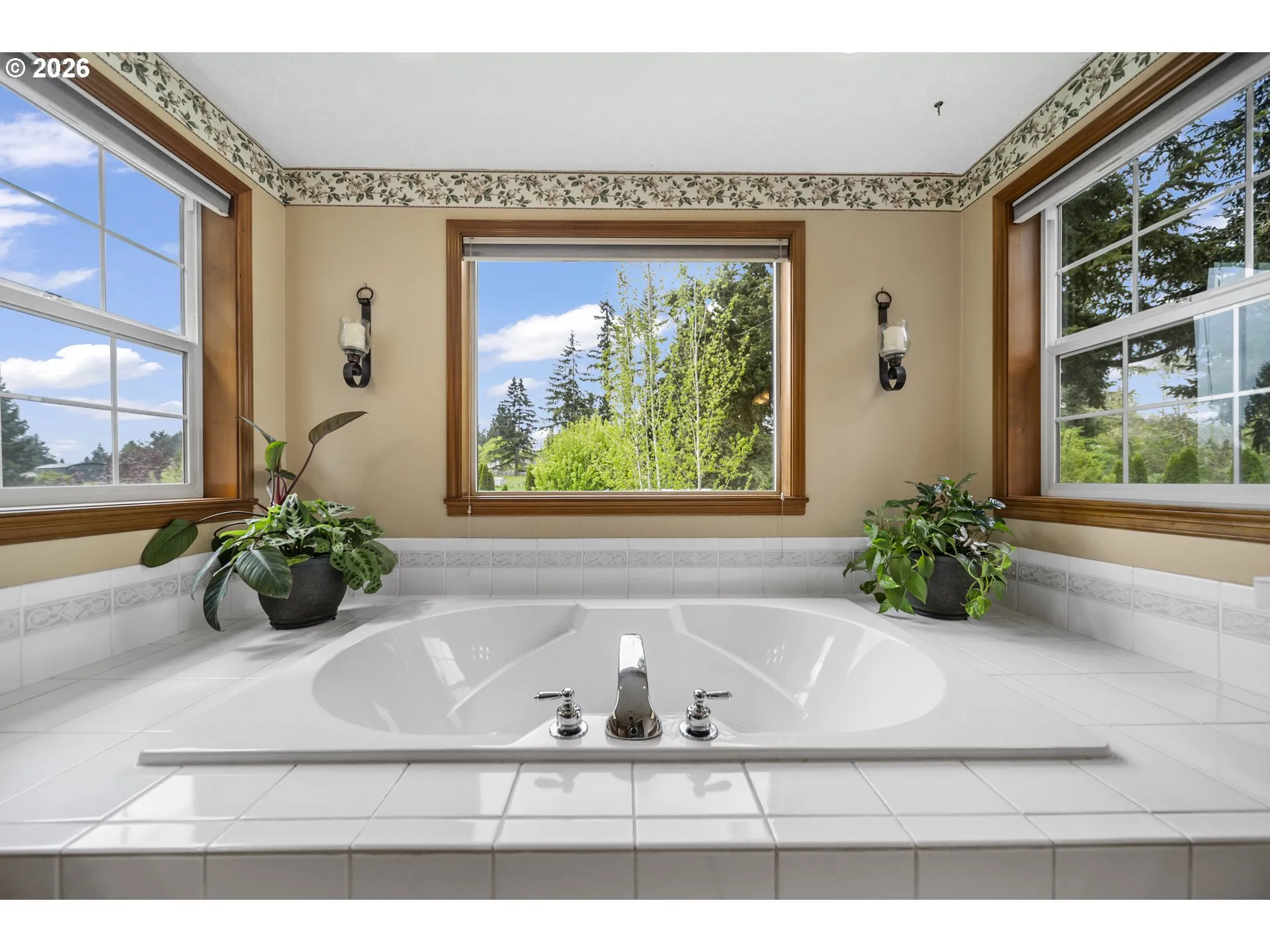 Bathroom, Attached-Garden Tub
