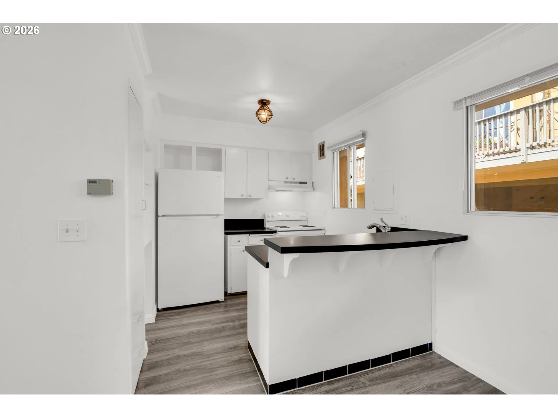 Kitchen-Breakfast Bar