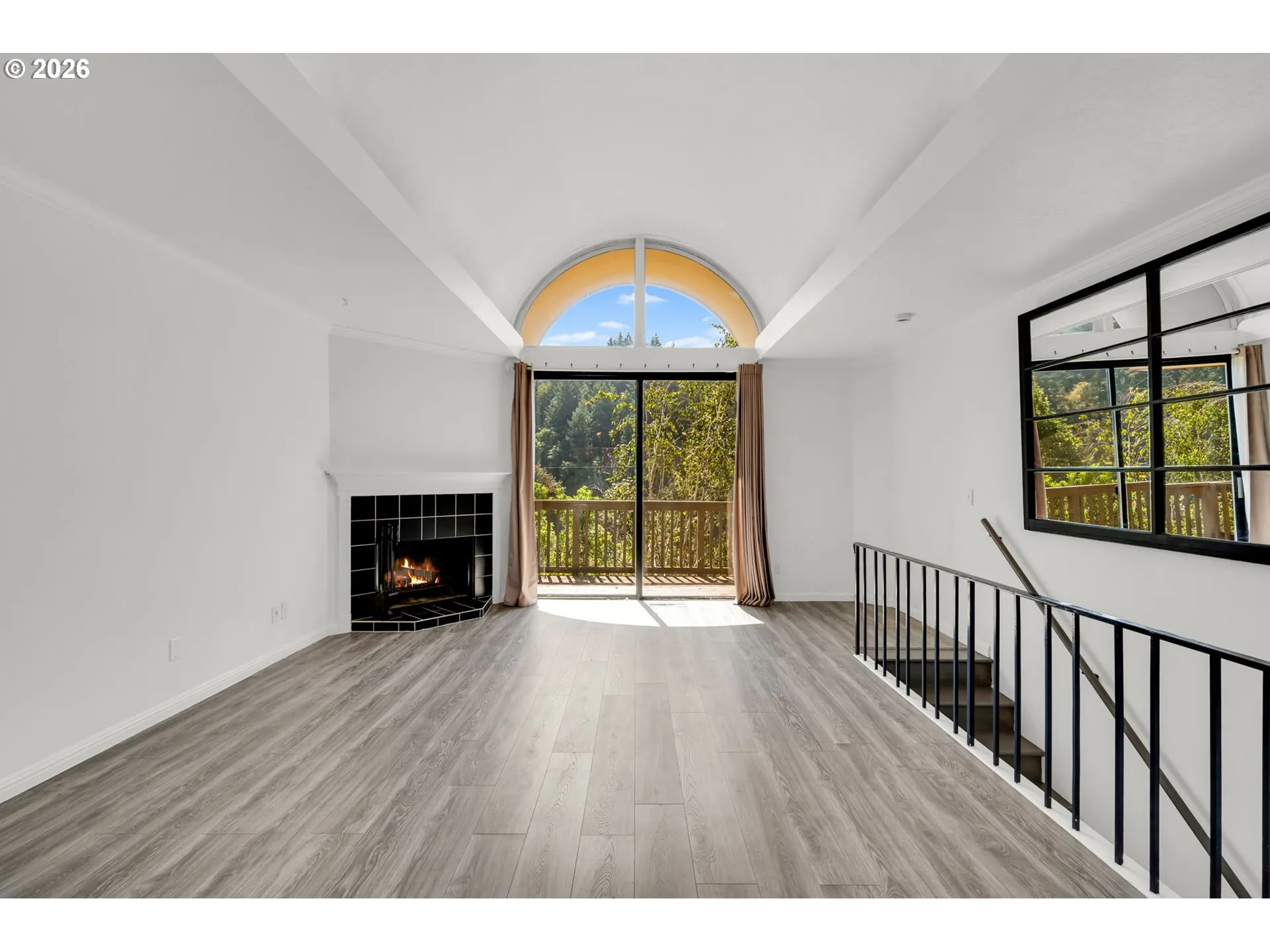 Living Room-Vaulted Ceilings
