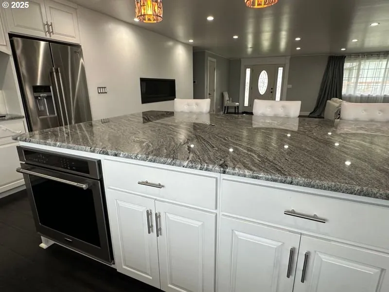 Kitchen-Cooking Island