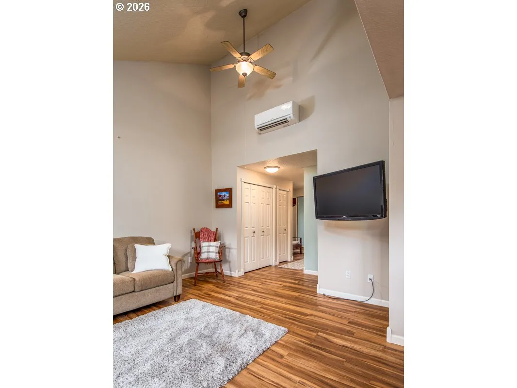 Living Room-Ceiling Fan