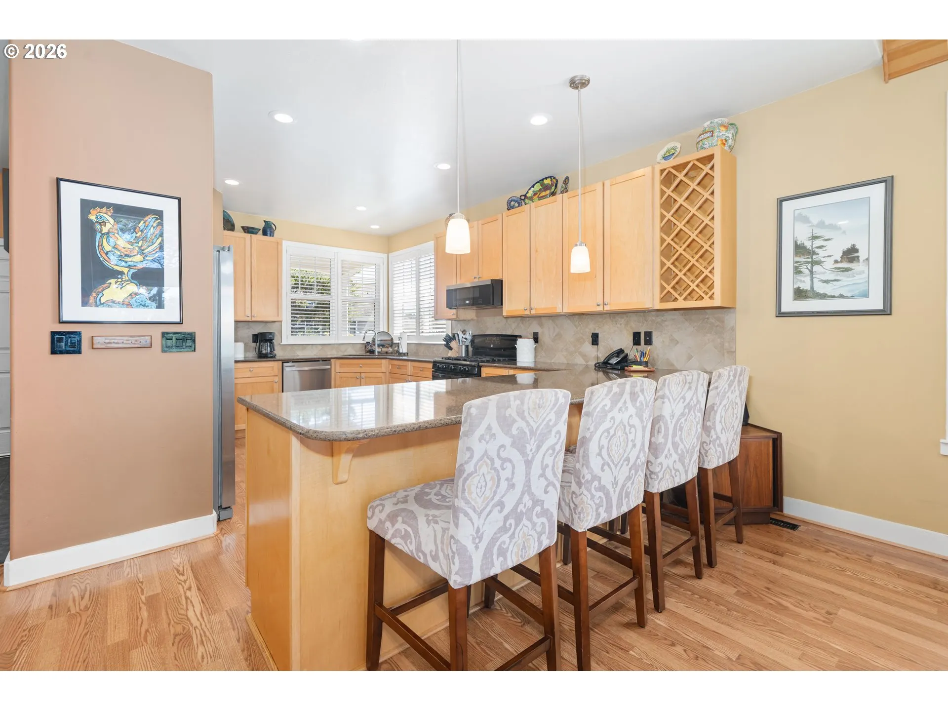 Kitchen-Breakfast Bar