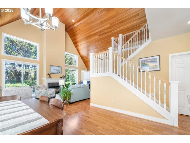 Living Room-Vaulted Ceilings