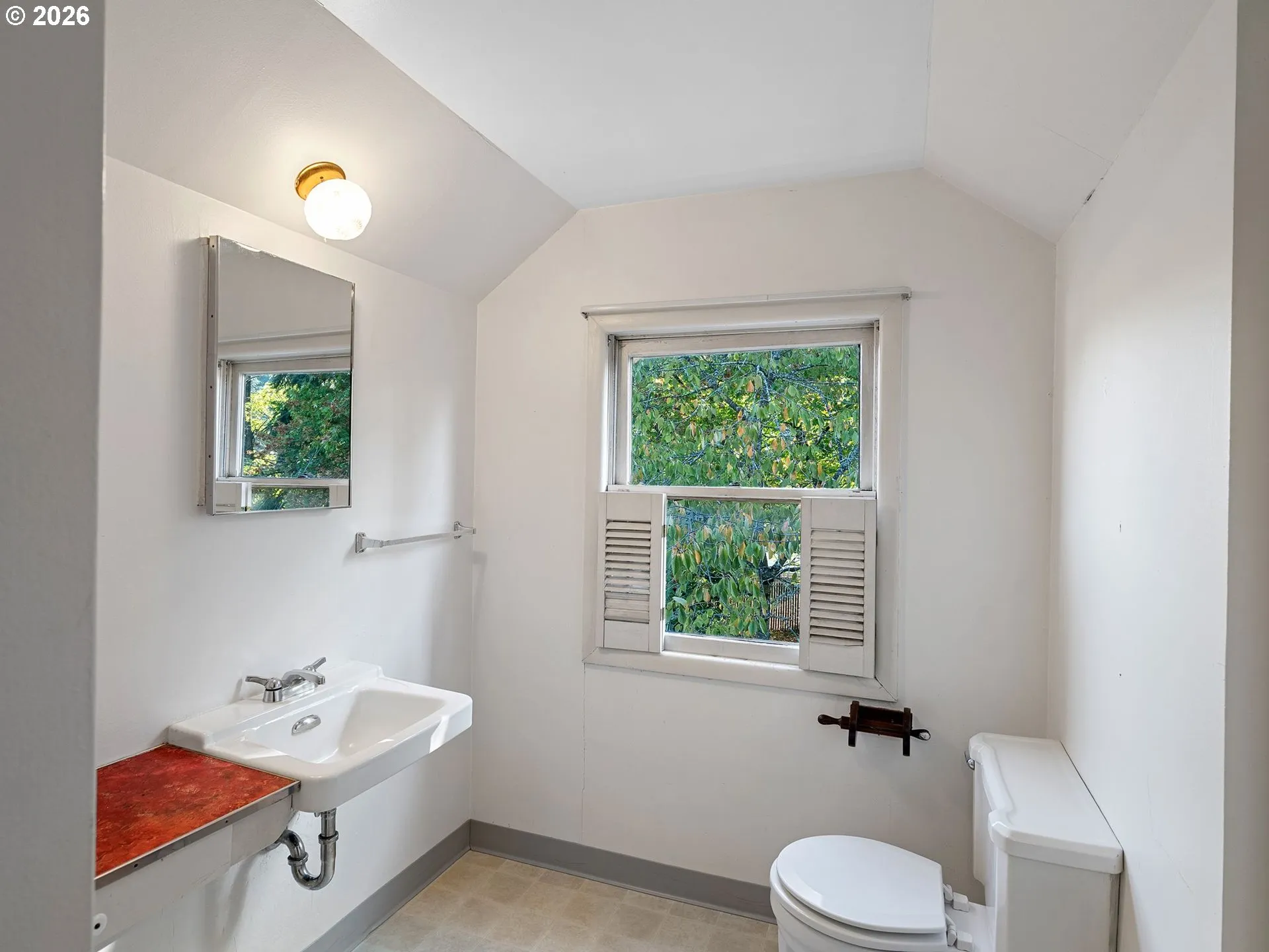 Bathroom-Upper
