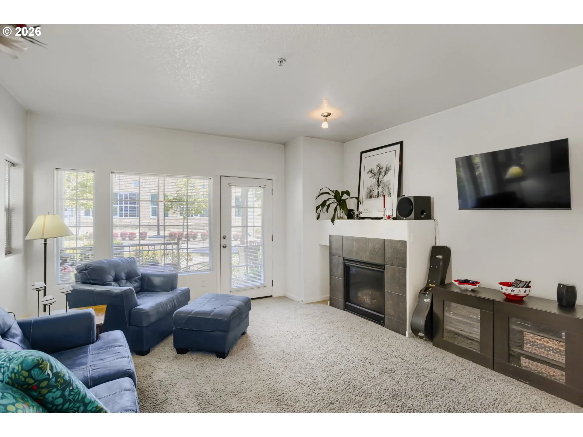 Living Room-Fireplace