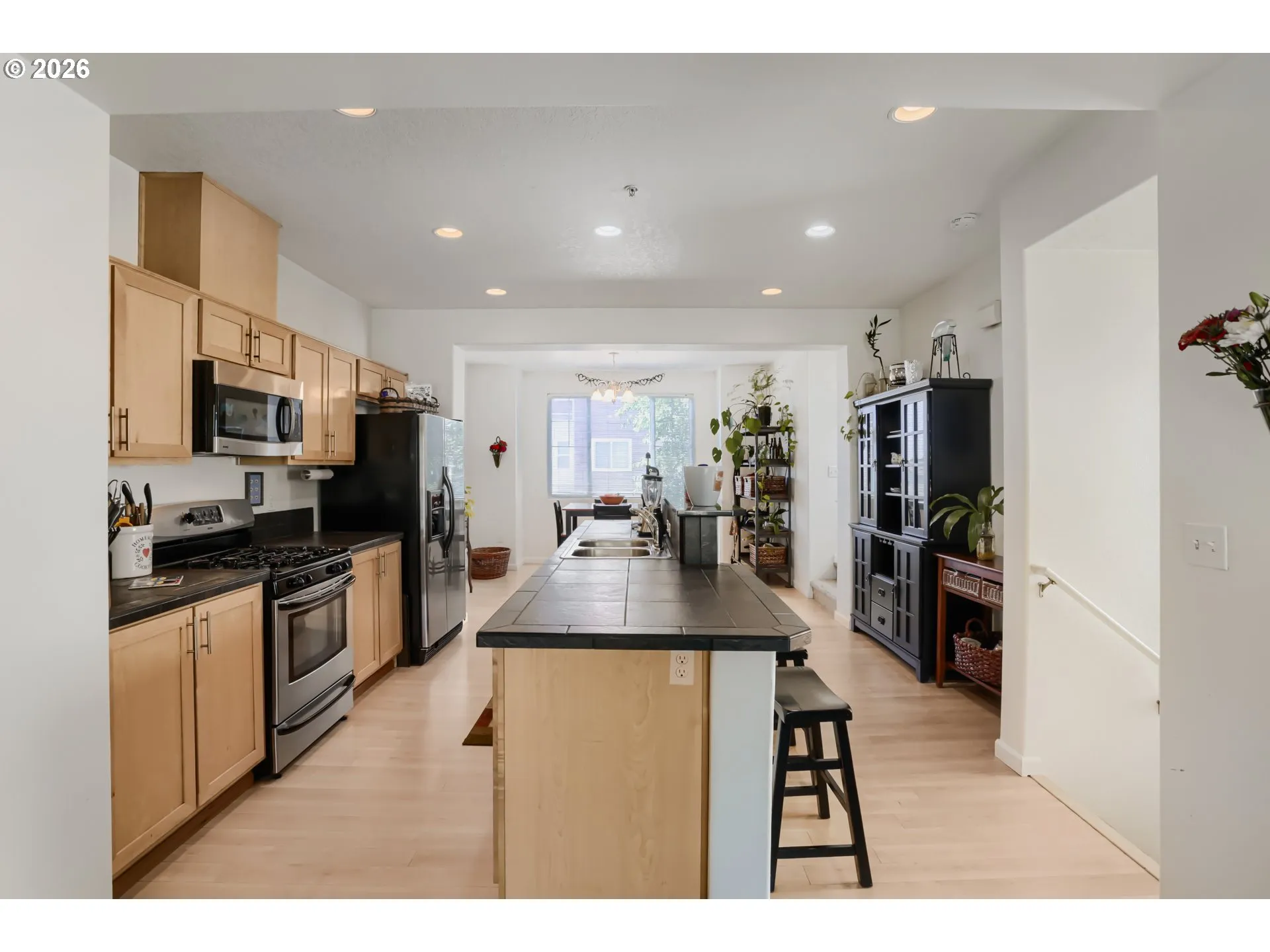 Kitchen-Breakfast Bar
