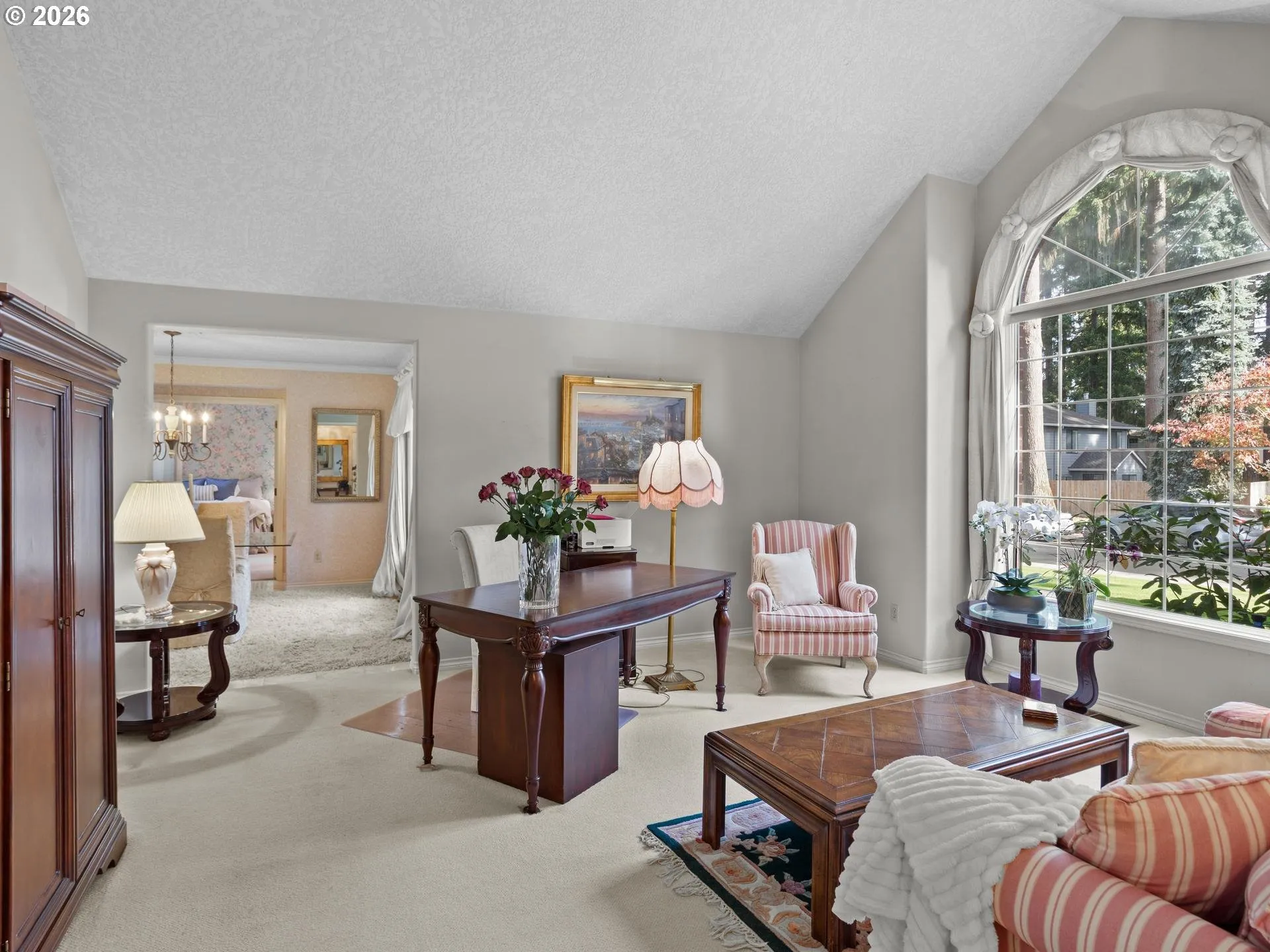 Living Room-Vaulted Ceilings