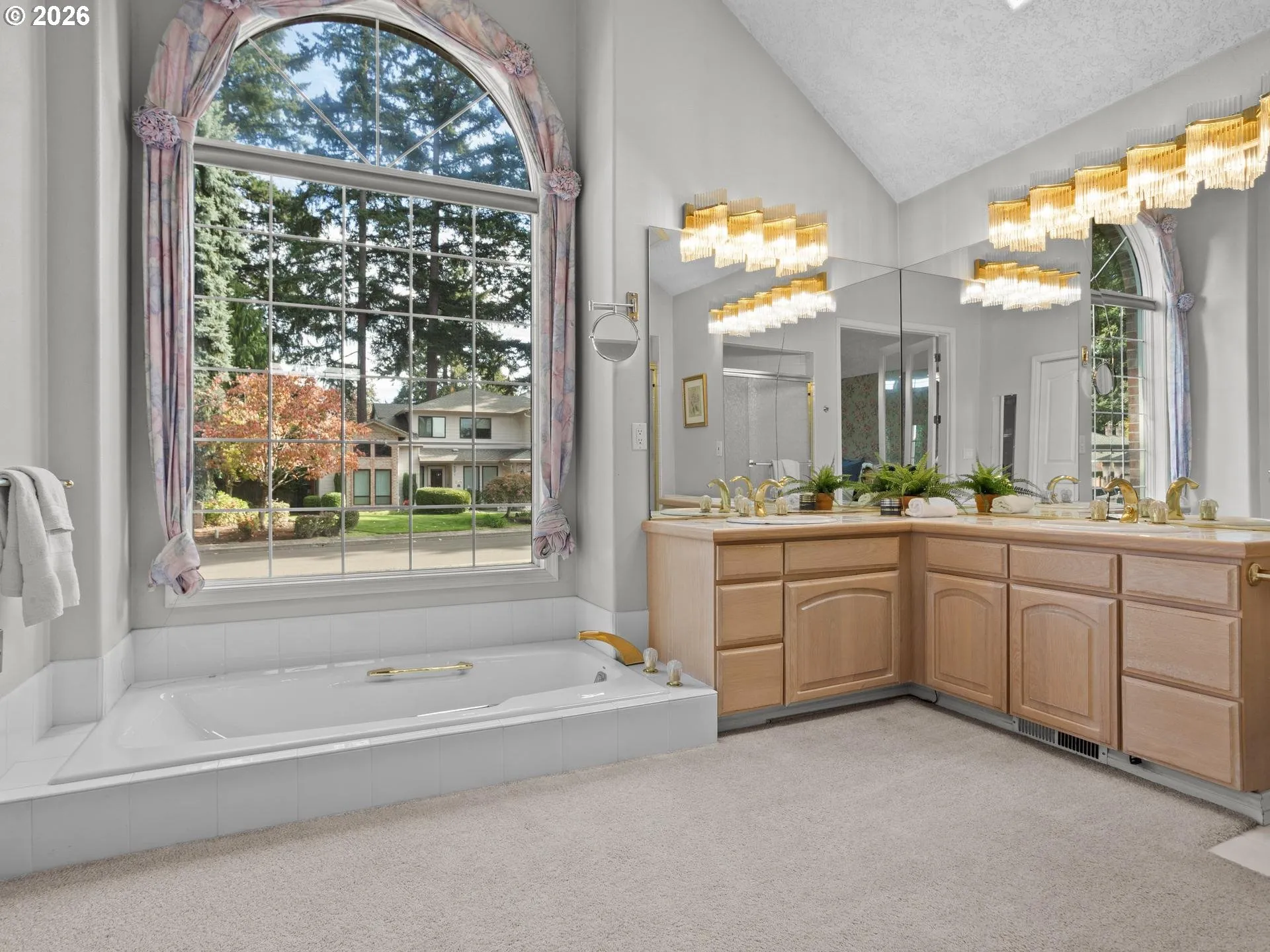 Bathroom, Attached-Garden Tub