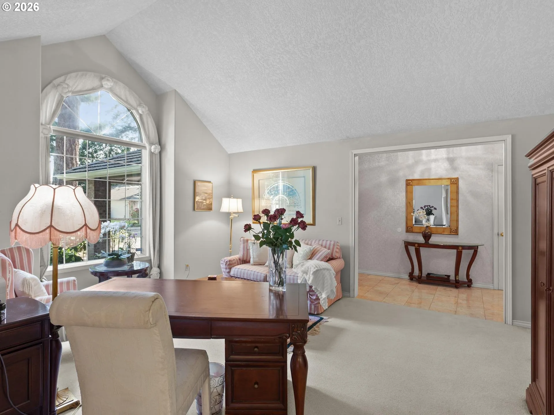 Living Room/Entrance