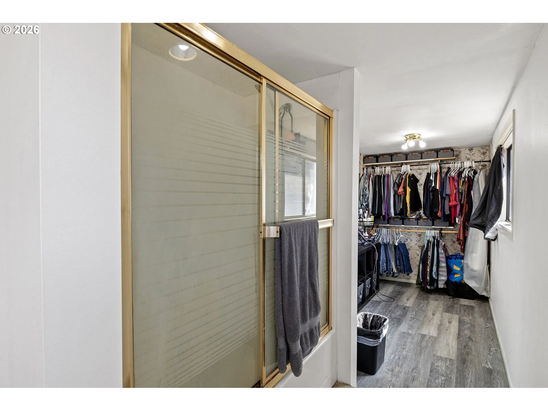 Bathroom, Attached-Walk-In Closet