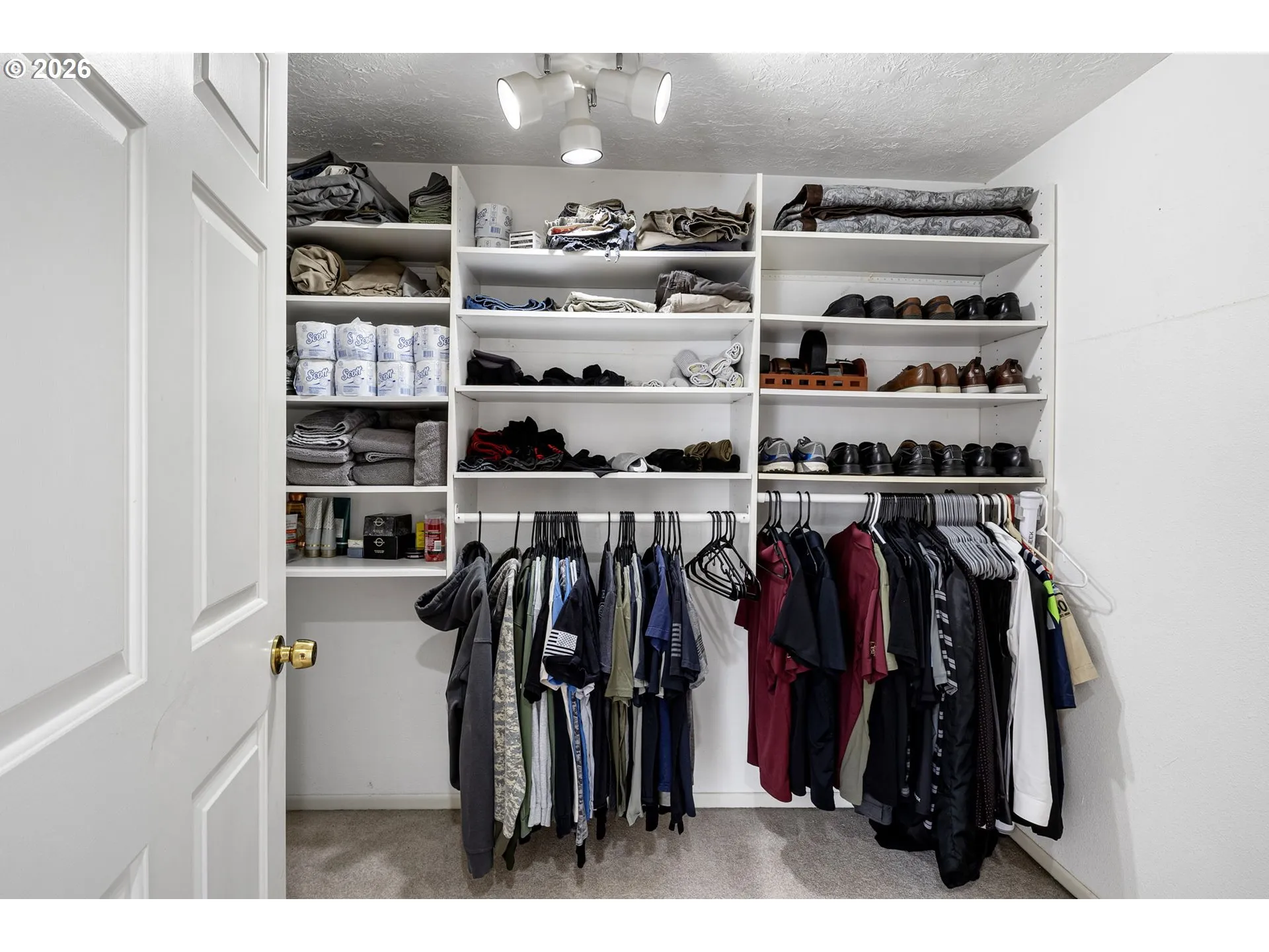 Bathroom, Attached-Walk-In Closet