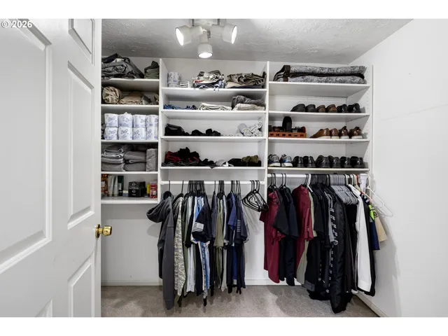 Bathroom, Attached-Walk-In Closet