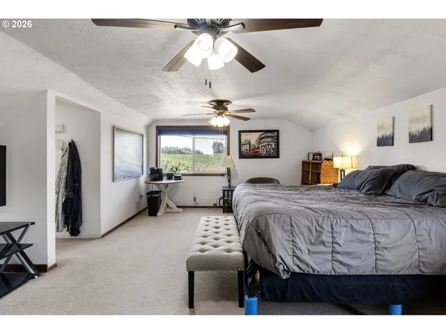 Bedroom, Primary