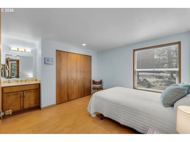 Bedroom, Primary