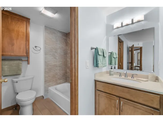 Bathroom, Attached