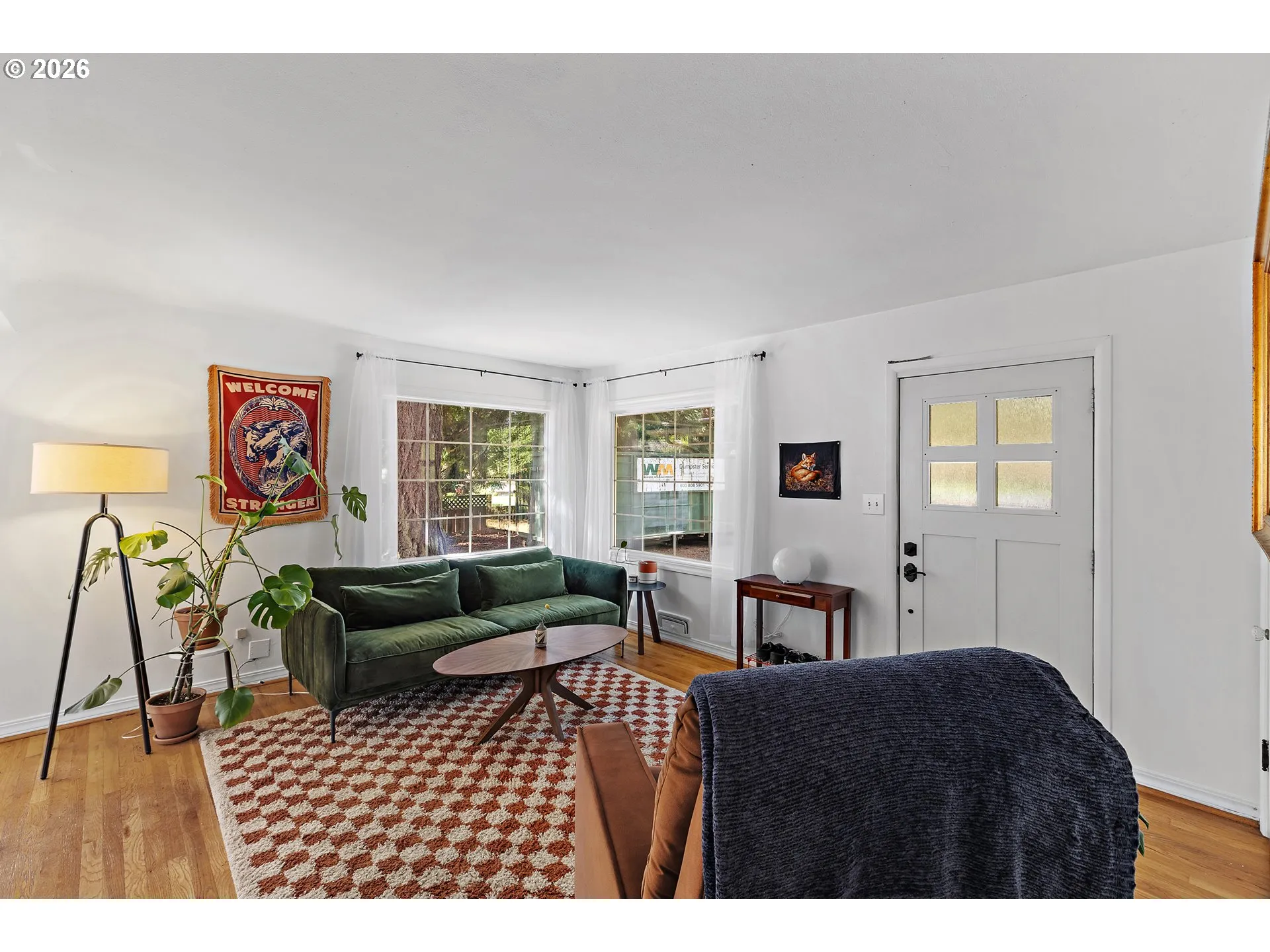 Living Room/Entrance