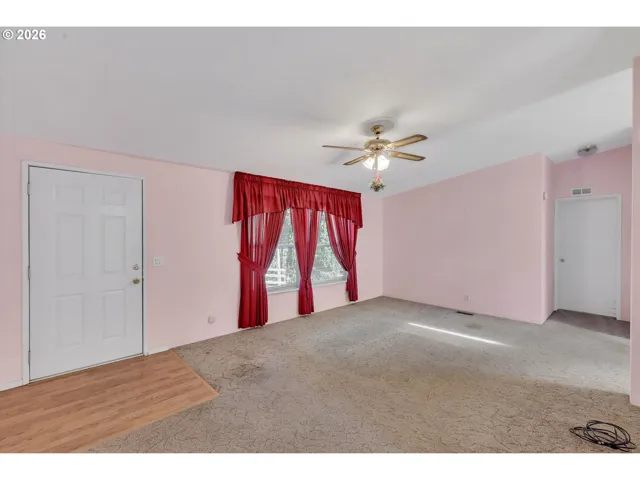 Living Room/Entrance