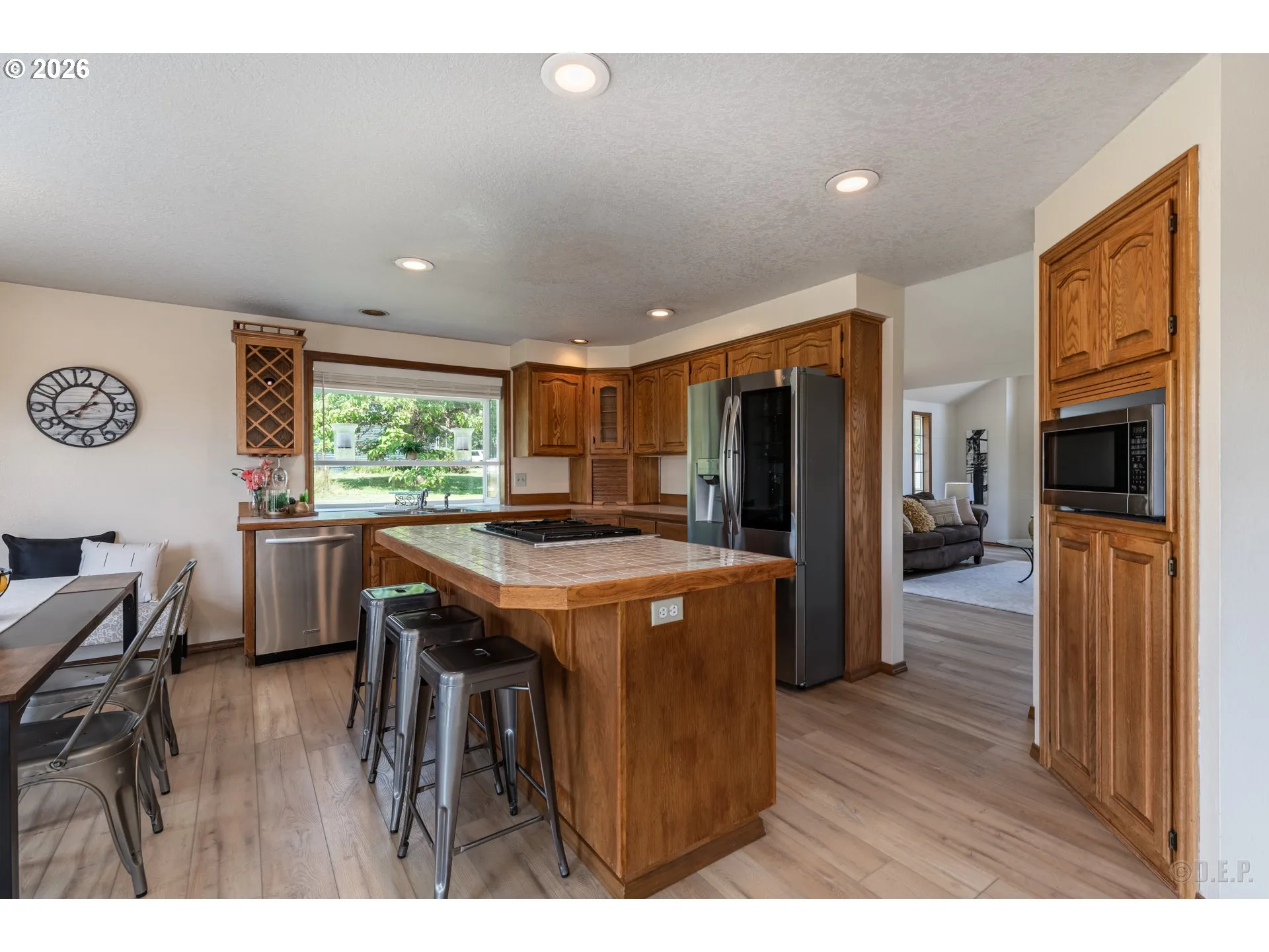 Kitchen-Breakfast Bar