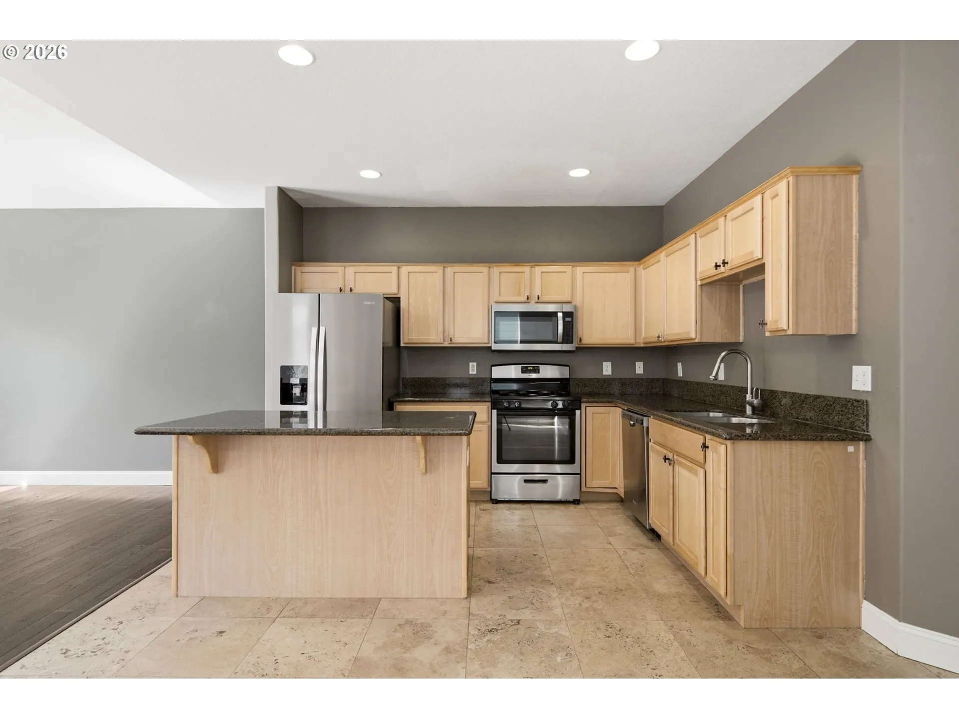 Kitchen-Breakfast Bar