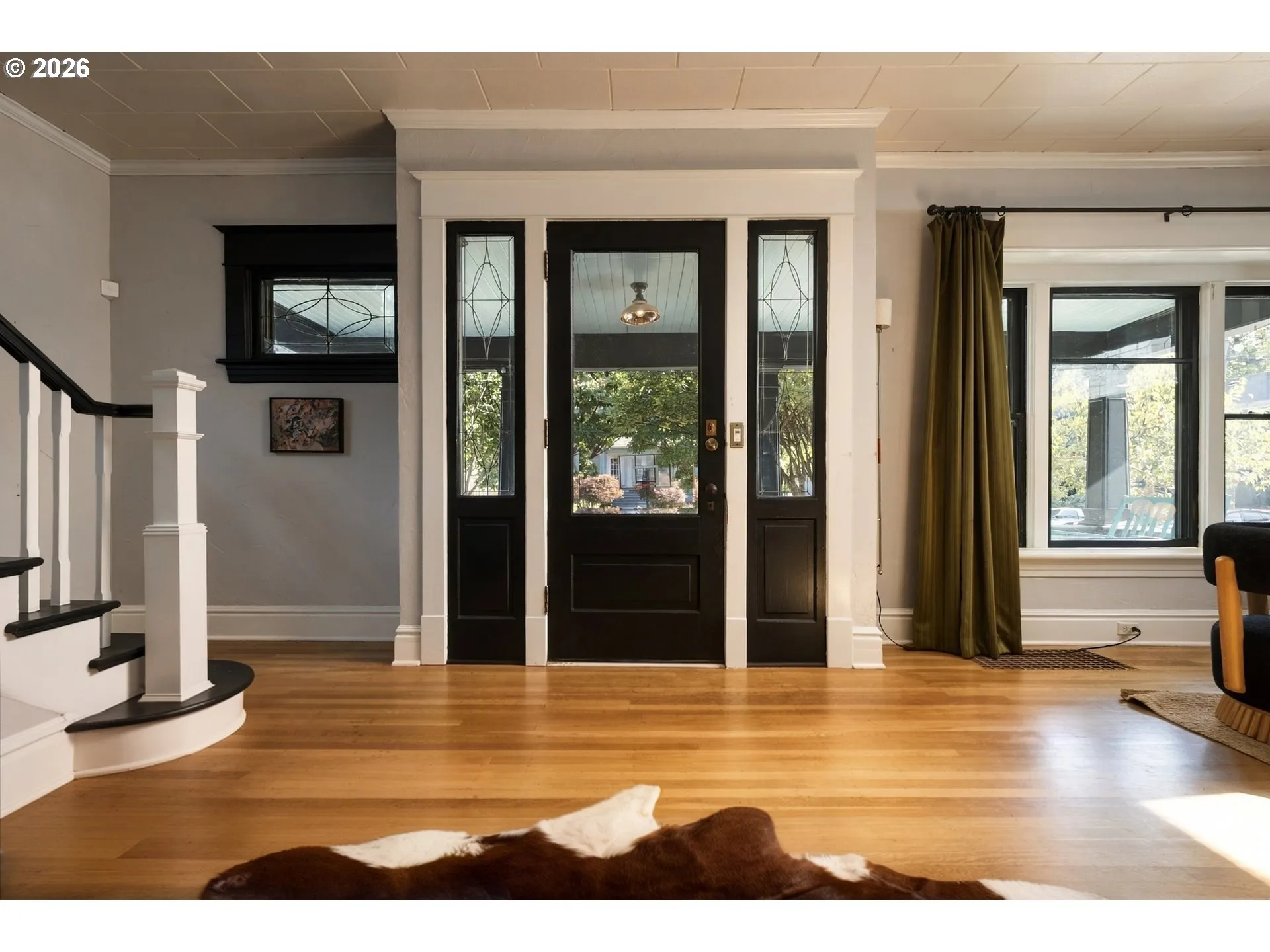 Living Room/Entrance