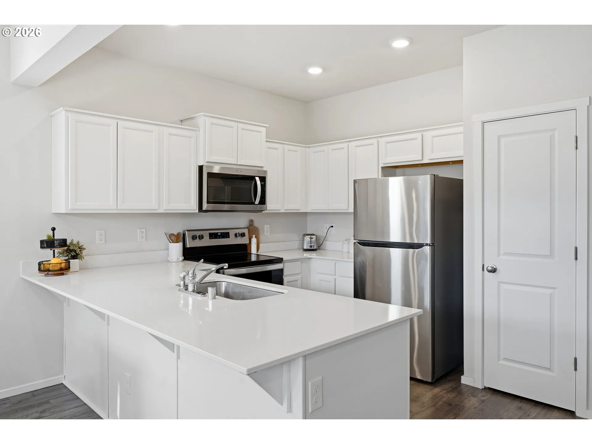 Kitchen-Eating Area