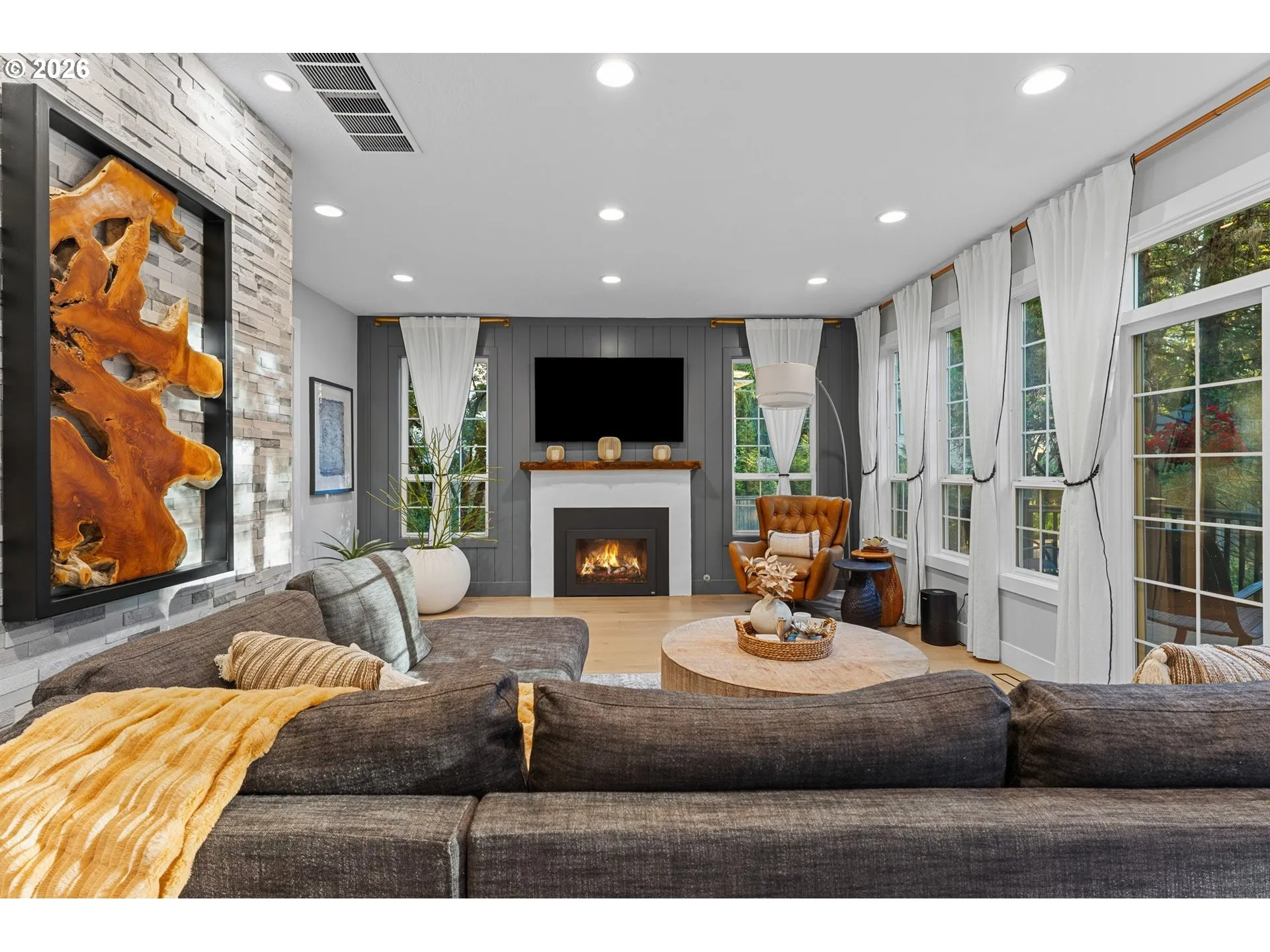 Living Room-Fireplace