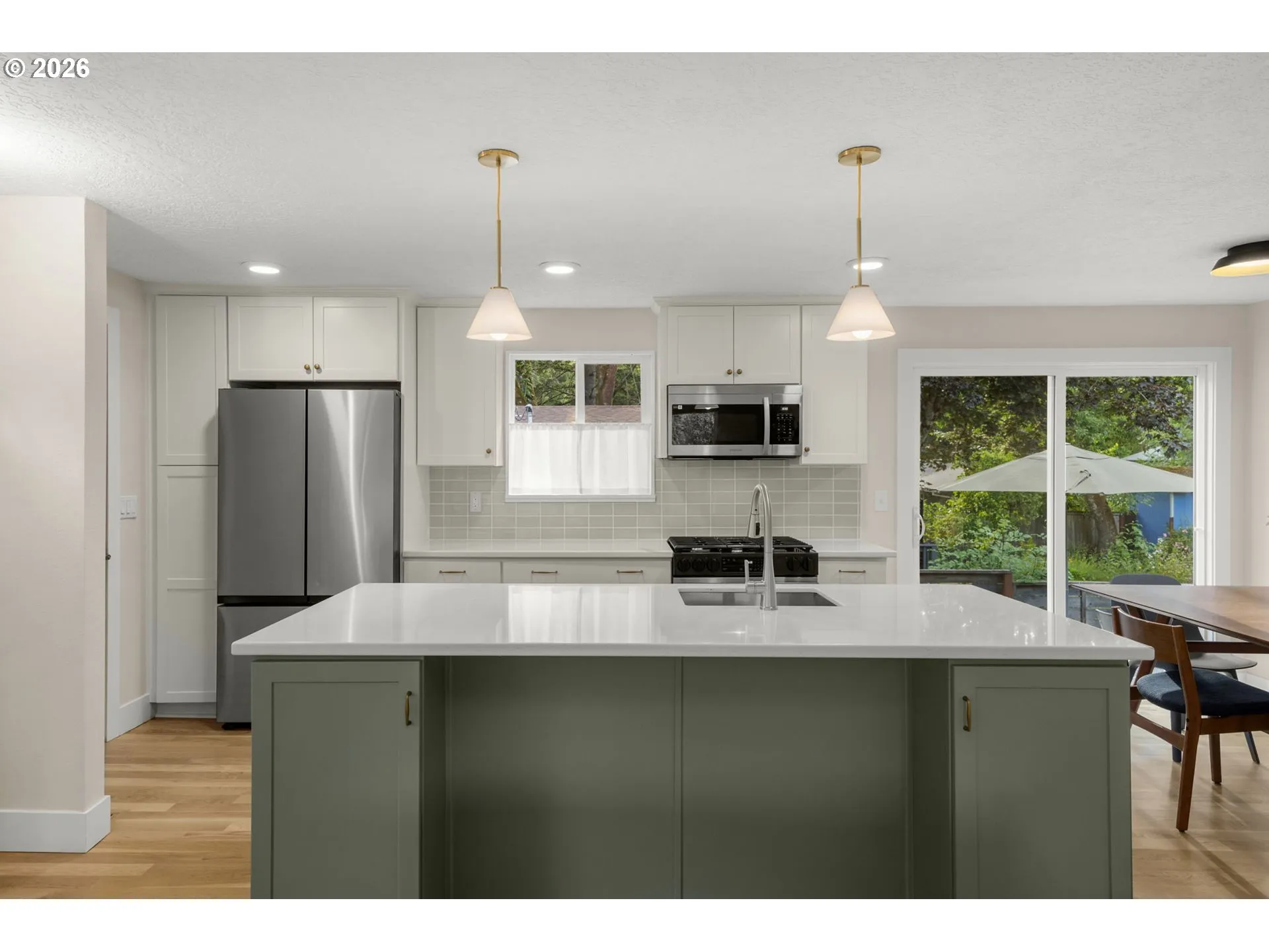 Kitchen-Breakfast Bar