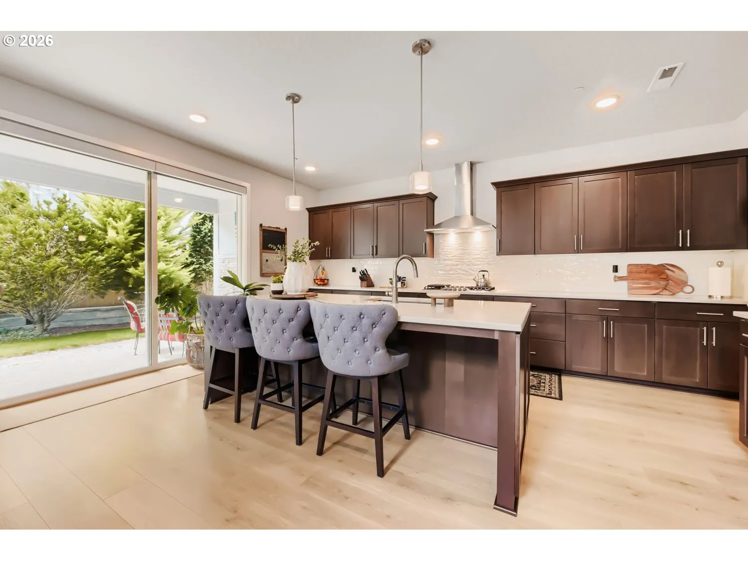 Kitchen-Breakfast Bar