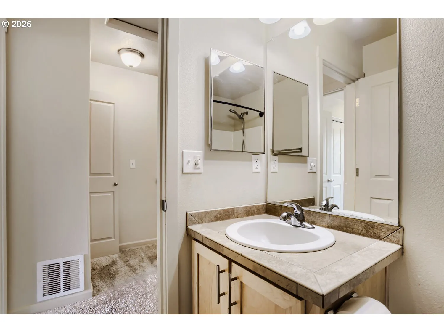 Bathroom-Upper
