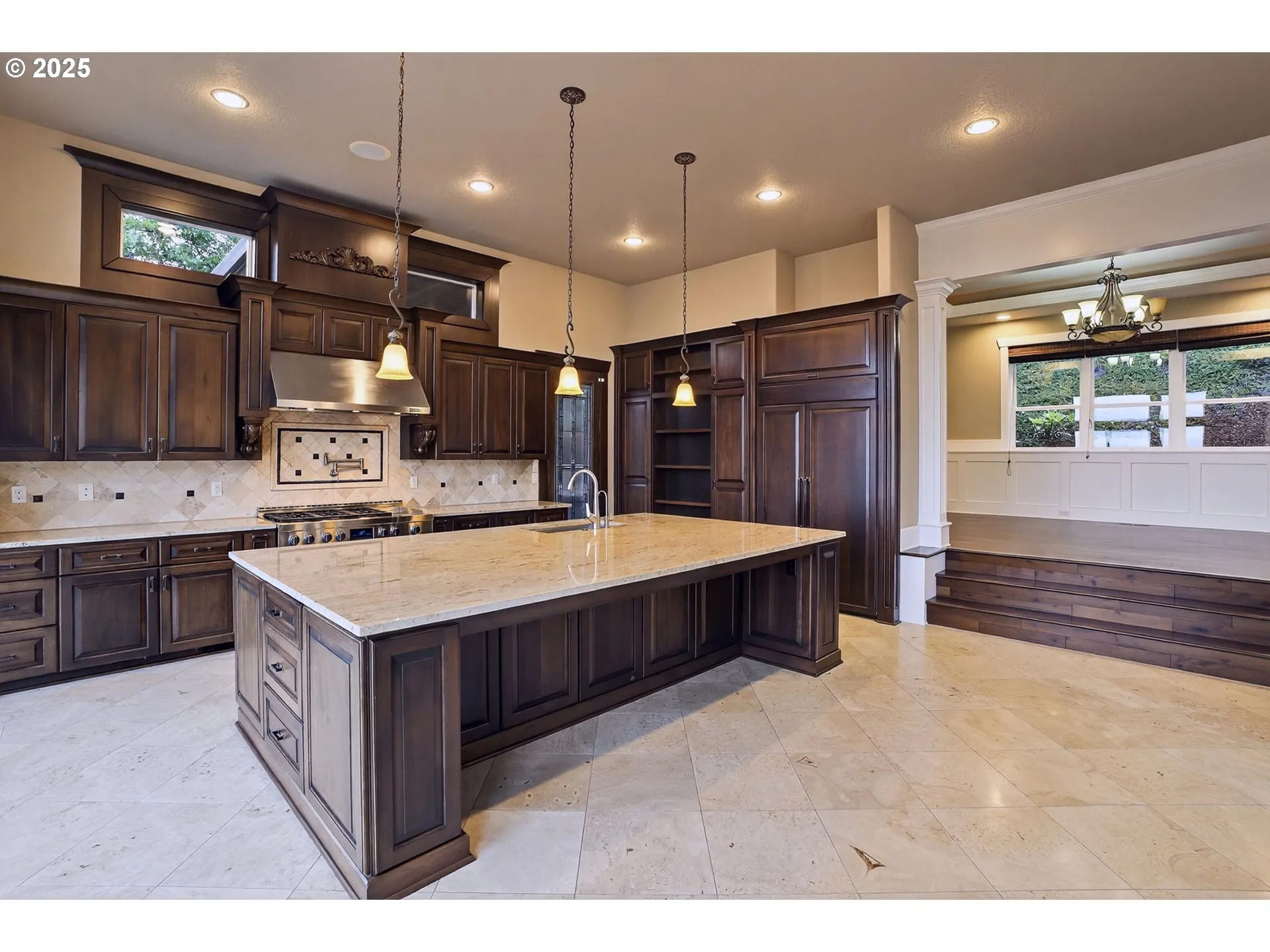 Kitchen-Breakfast Bar