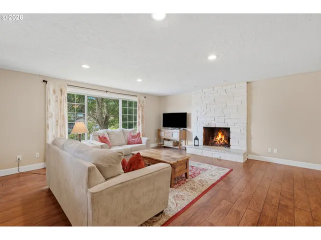 Living Room-Fireplace