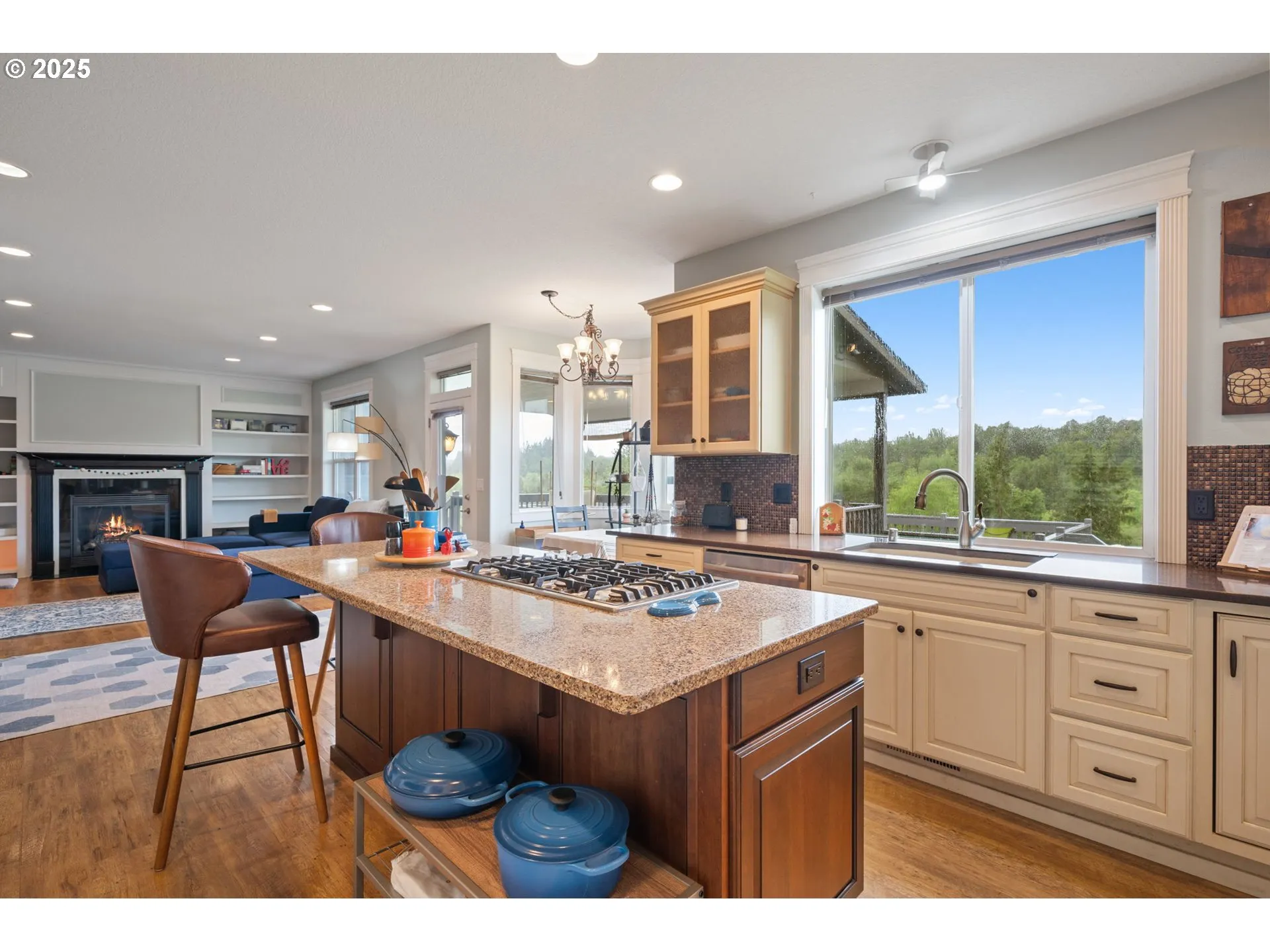 Kitchen-Breakfast Bar