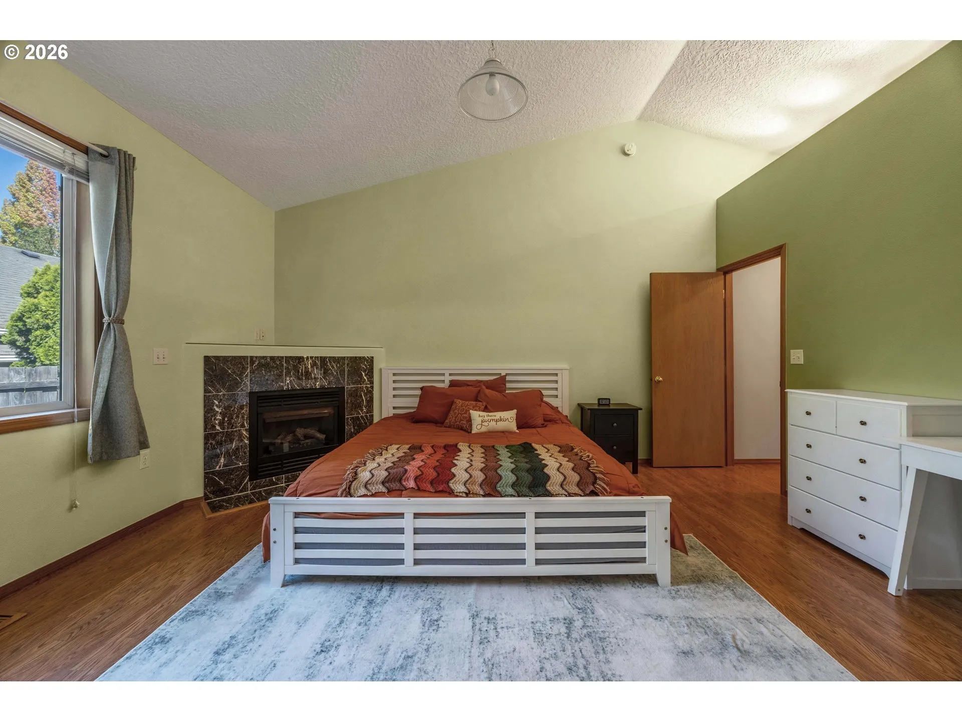 Bedroom, Primary-Vaulted Ceilings