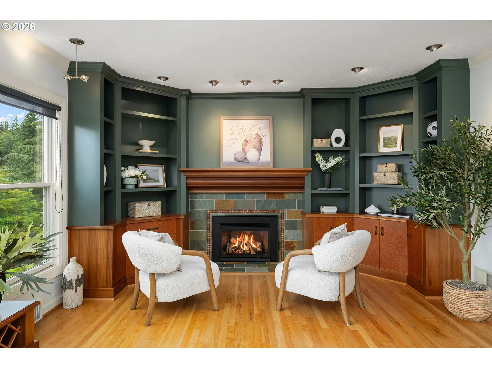 Living Room-Fireplace
