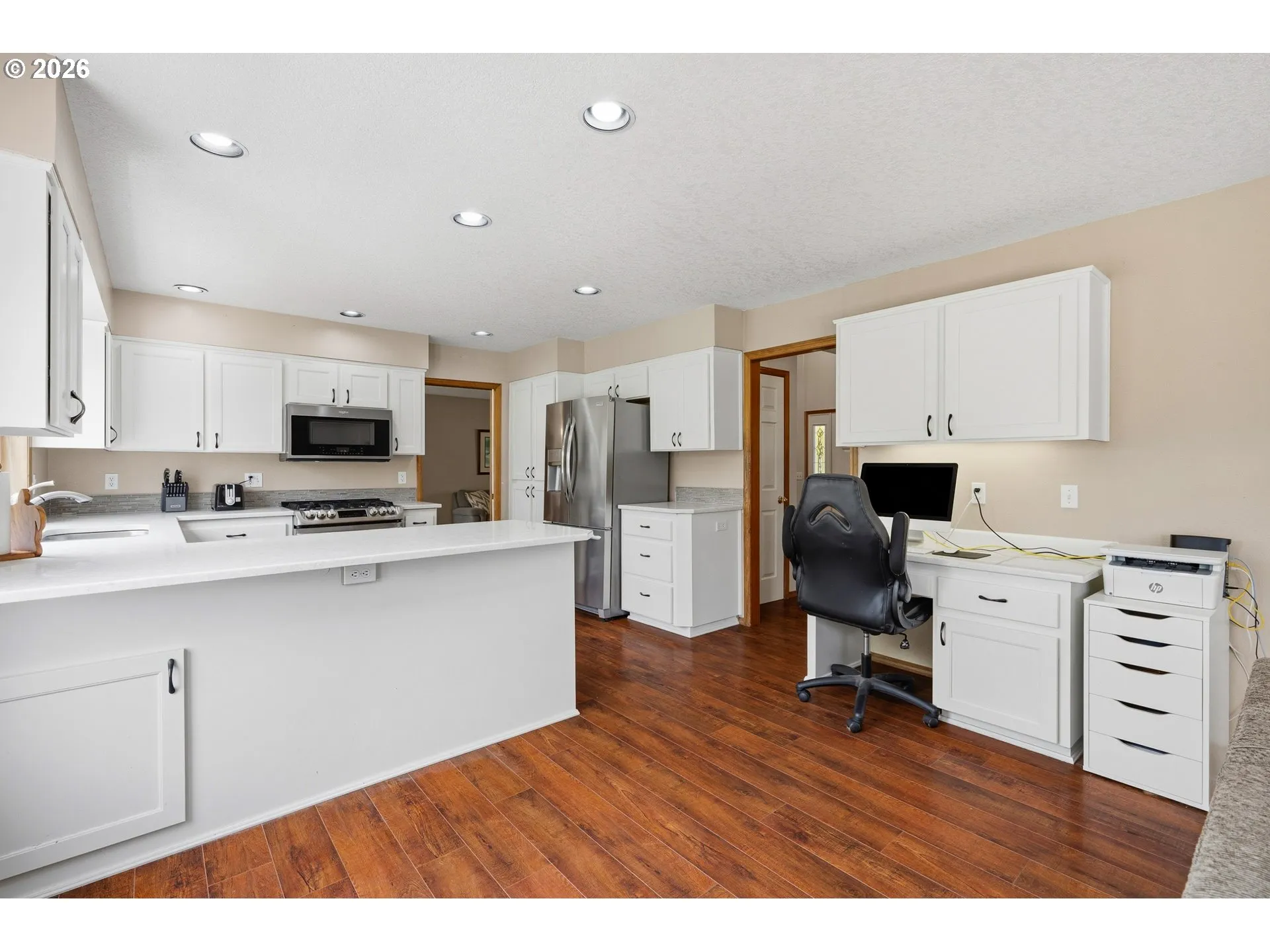 Kitchen-Eating Area