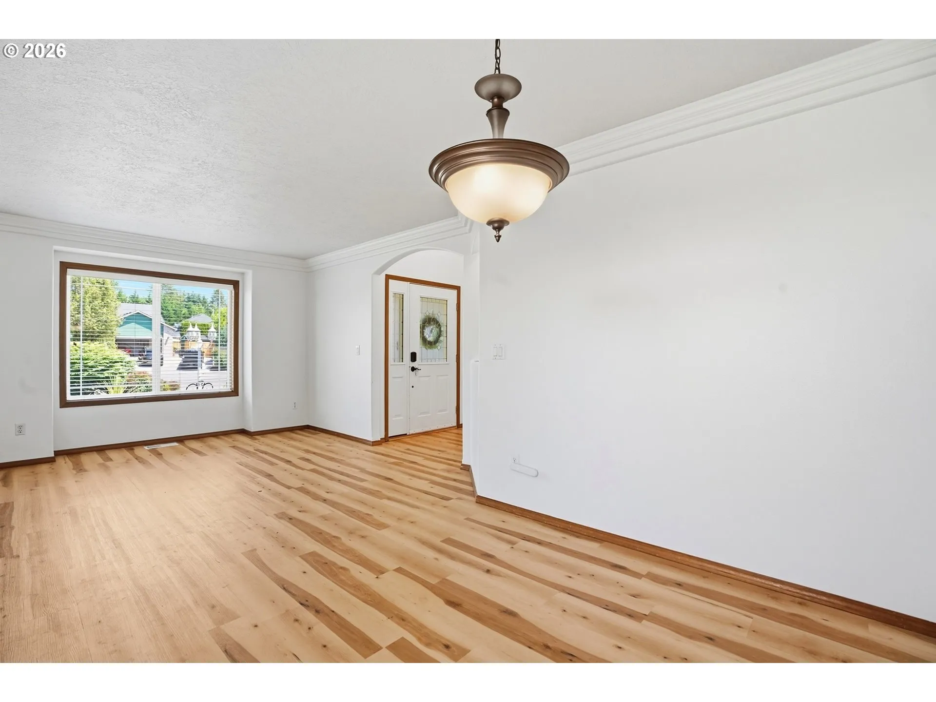 Living Room/Entrance